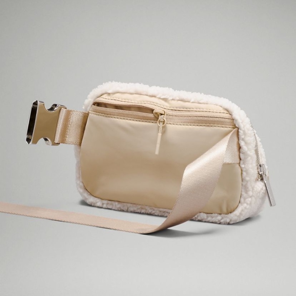 NWT lululemon everywhere belt bag *Fleece Natural Ivory/Trench with Tags - Picture 4 of 4
